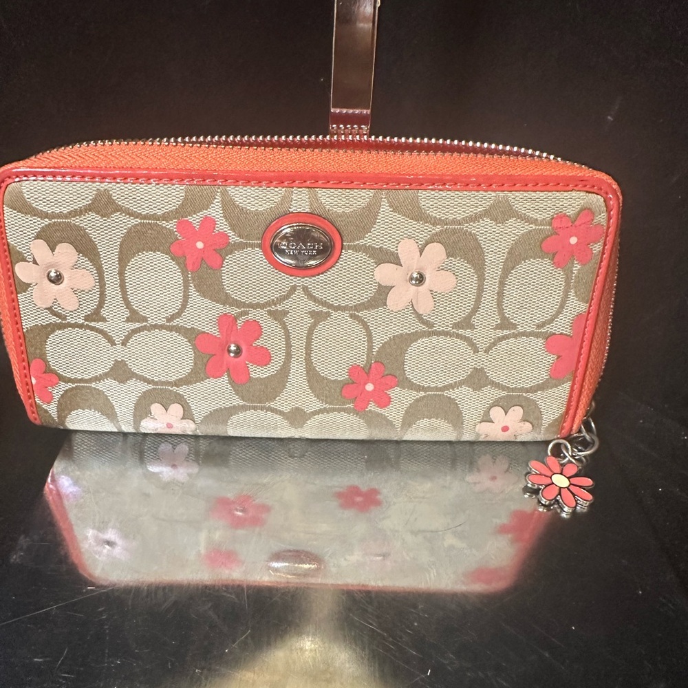 Coach Daisy Floral Zip accordion Wallet in Coral and Khaki